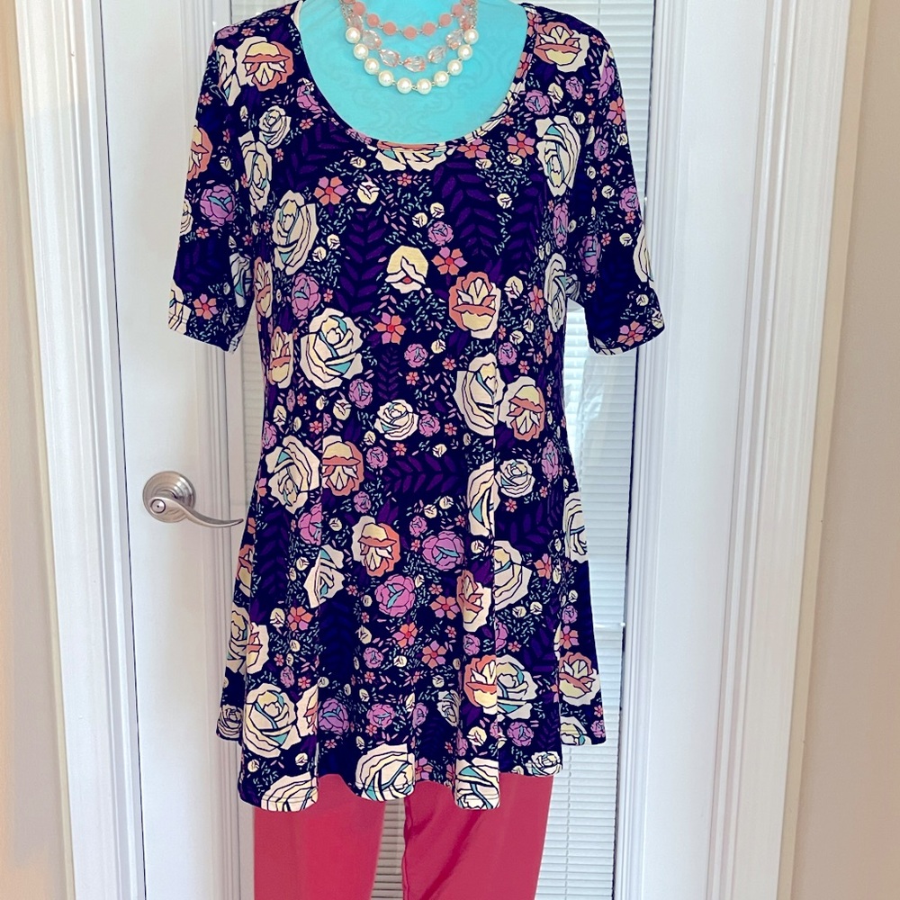 Lularoe Perfect tshirt BIN: A8